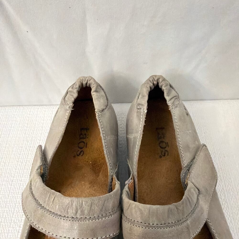 Taos Footwear Gray Flats - Picture 4 of 9